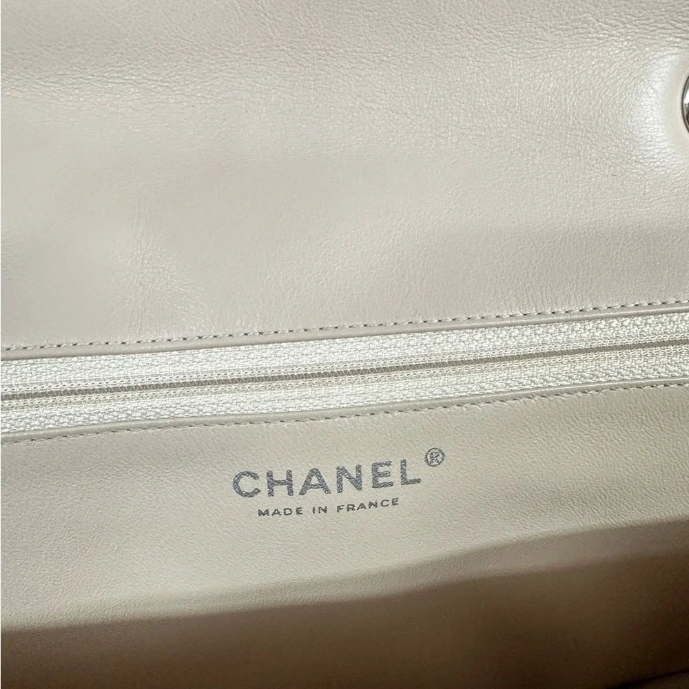 Chanel - Picture 7 of 8